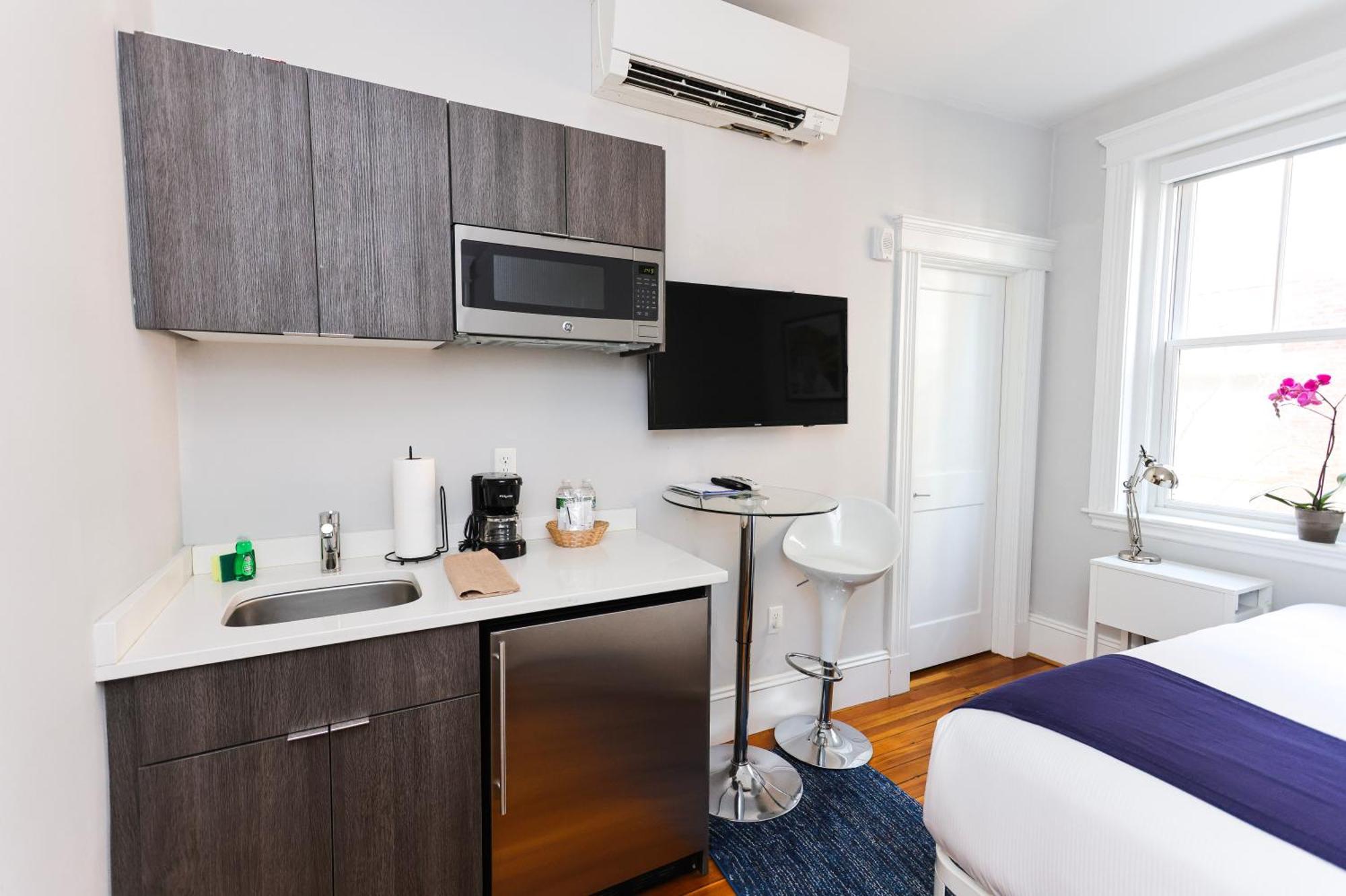 A Stylish Stay W/ A Queen Bed, Heated Floors.. #36 Brookline Exterior foto